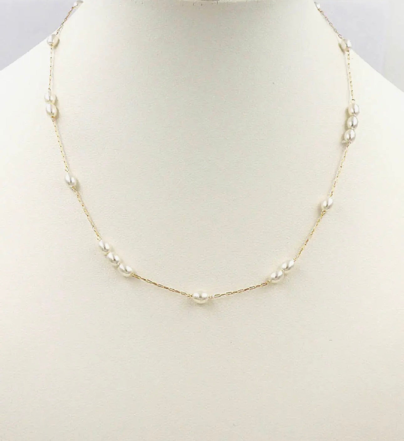 Oval Pearl Gold Dainty Necklace