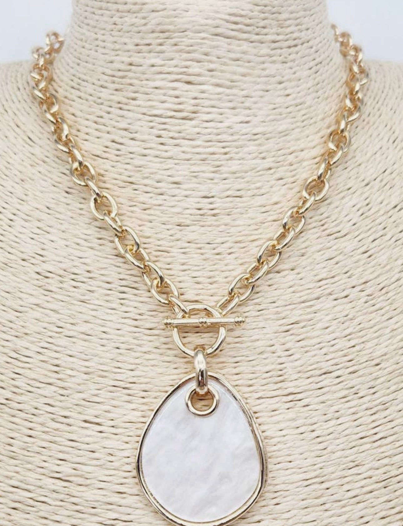 Gold Open Chain w/ Pearlized Charm