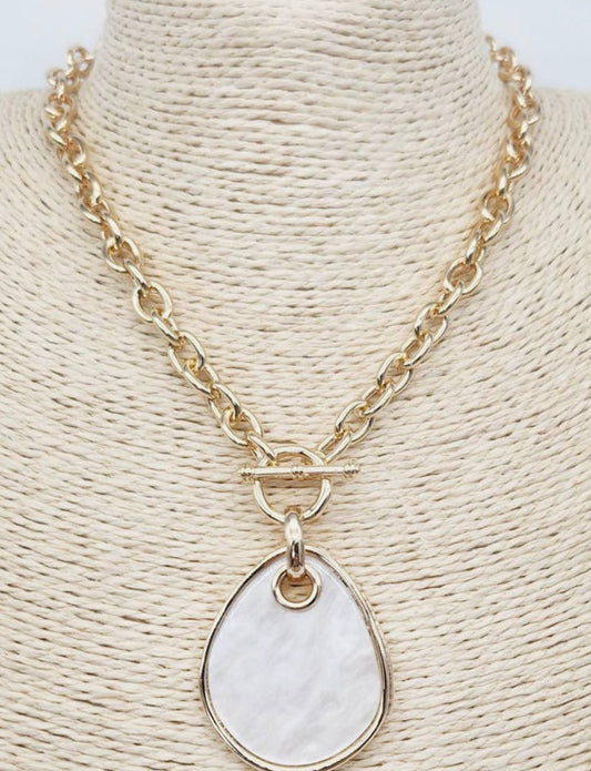 Gold Open Chain w/ Pearlized Charm